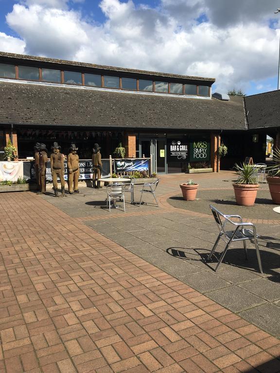 Warrington Motel, J20 M6 Lymm Services Zewnętrze zdjęcie