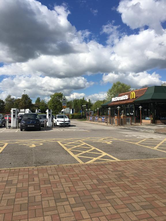 Warrington Motel, J20 M6 Lymm Services Zewnętrze zdjęcie
